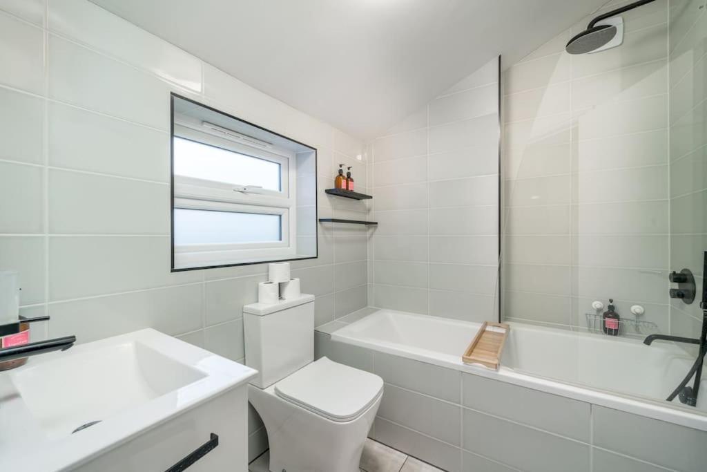New 3Bed Stylish Apartment With Amazing Transport London Exterior photo